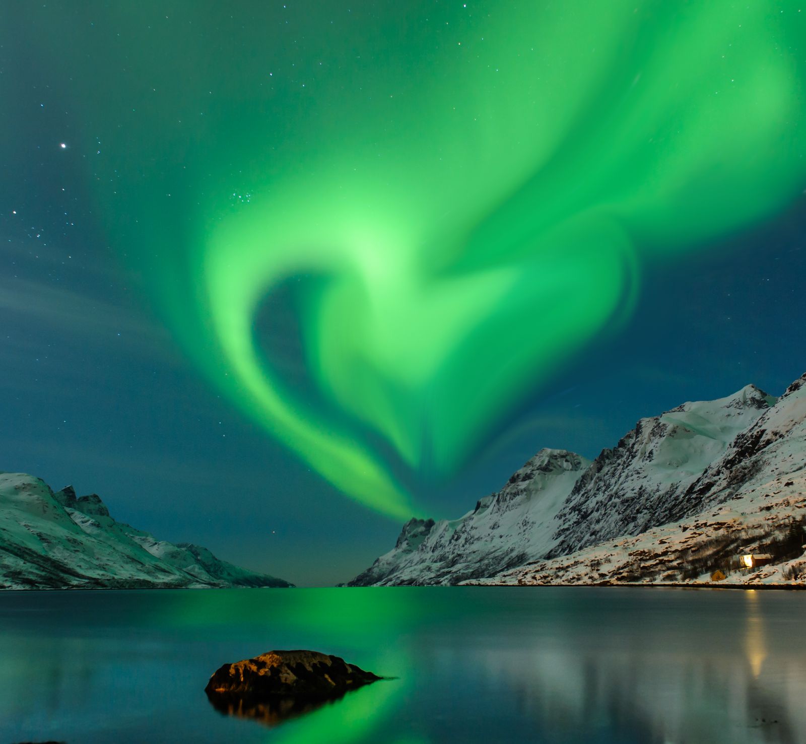 Northern lights over Vikran